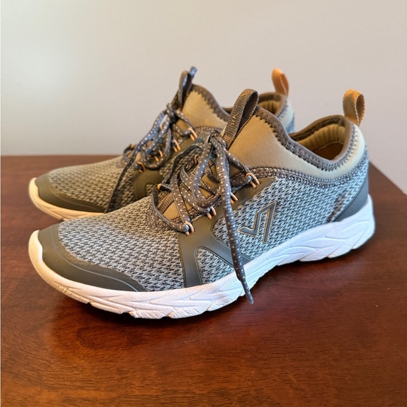 Vionic Brisk Alma Gray Sneakers Size 7 - Picture 1 of 8